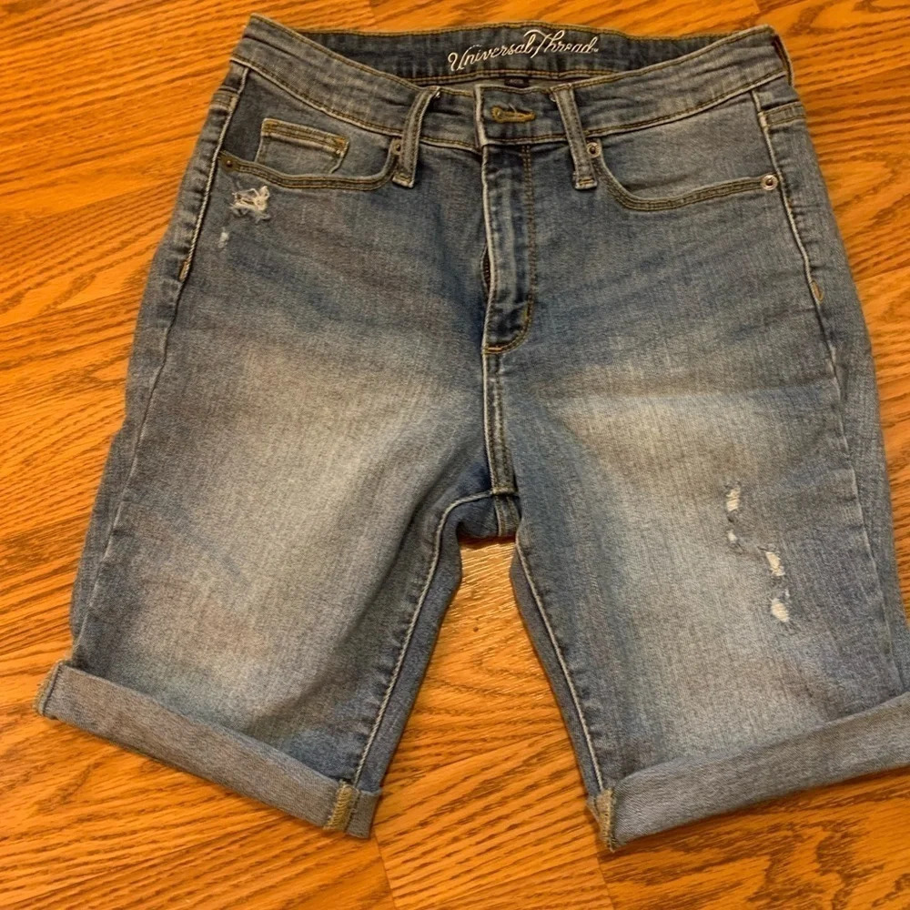 Universal Thread Jean Shorts 4/27  Women Regular Blue Denim Hi Rise Bermuda